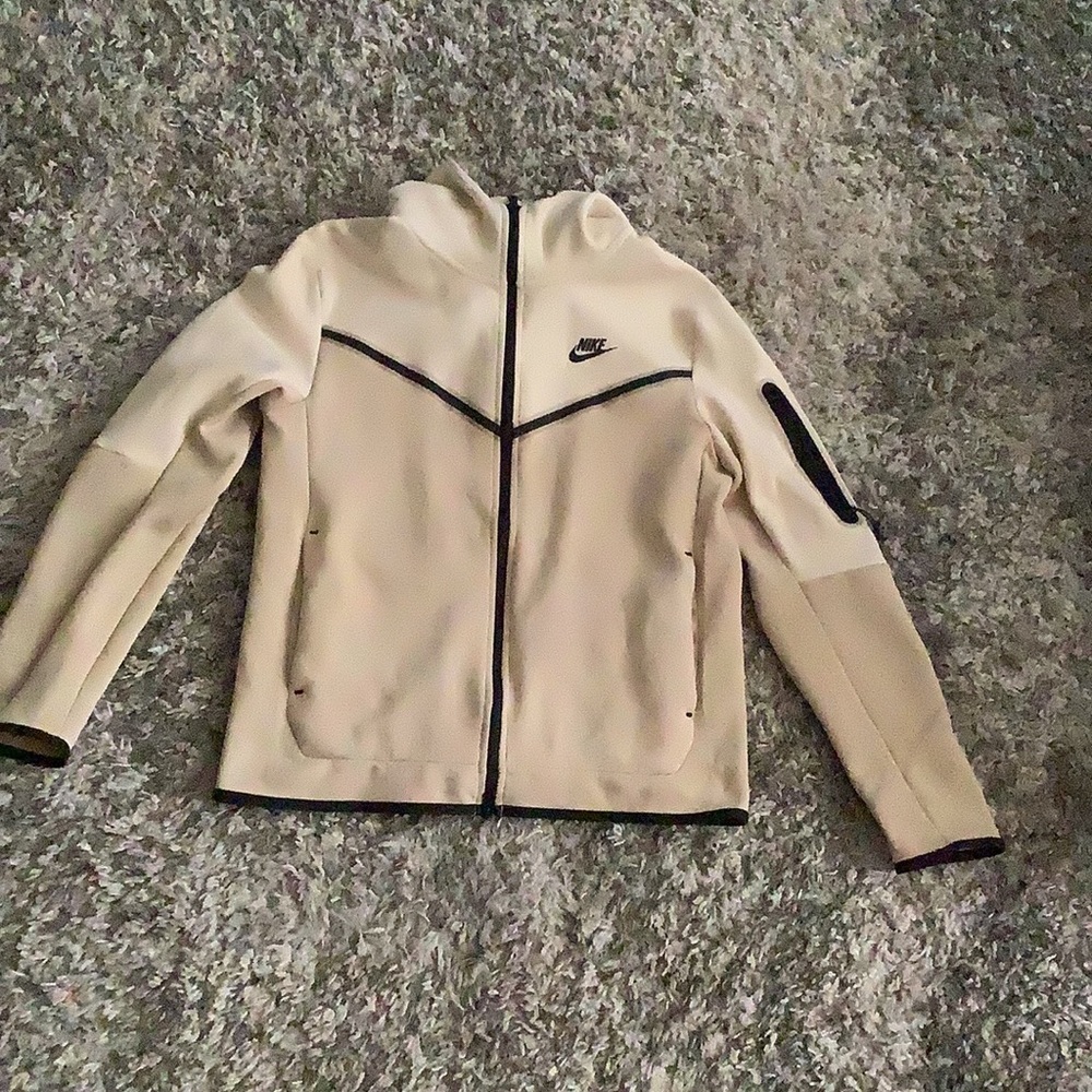 Tan Nike tech
